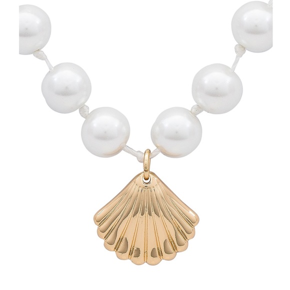 Lovers and Friends | Marni Necklace | Pearl + Shell - Picture 2 of 4